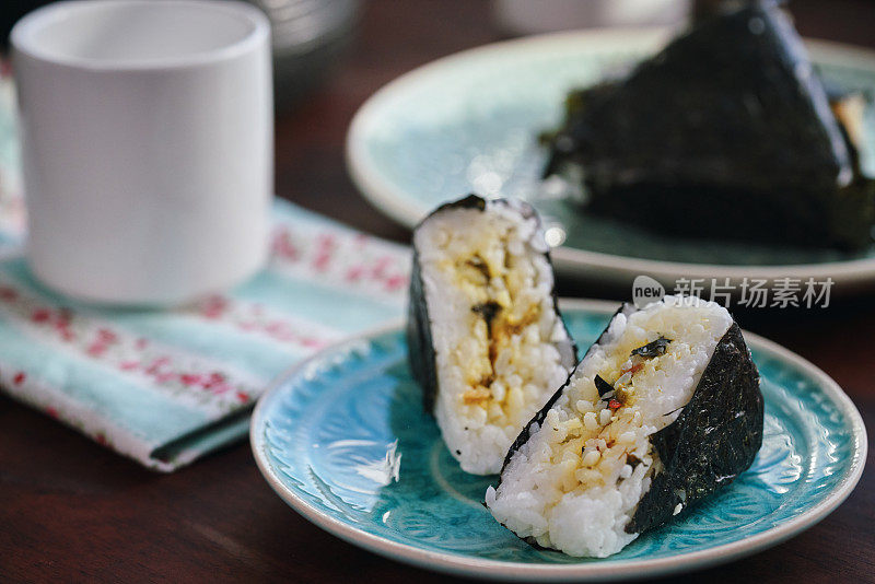 Onigiri (Omusubi) おにぎり